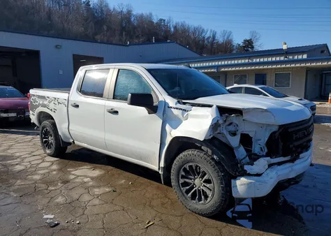 2022 Chevrolet Silverado K1500 Custom z USA, uszkodzony, nr VIN 3GCPDBEK7NG536391